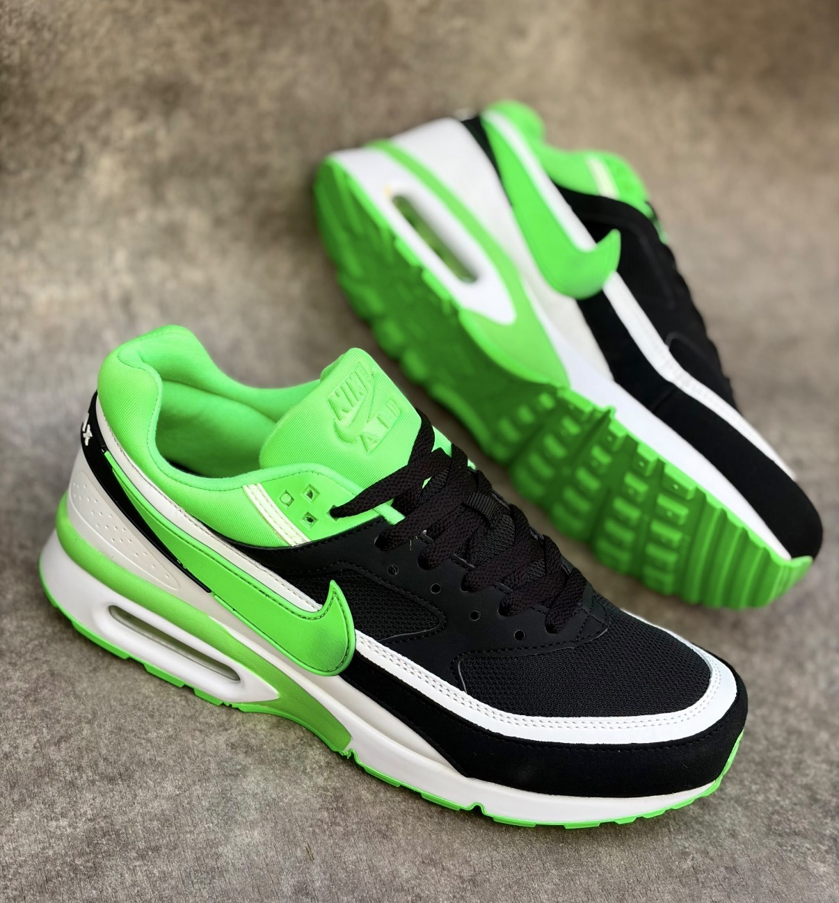 NIKE AIR MAX RETRO